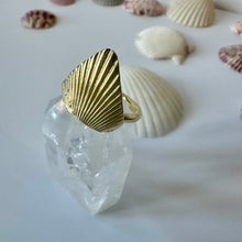 Load image into Gallery viewer, La Sirena Shell Ring - 18K Solid Gold
